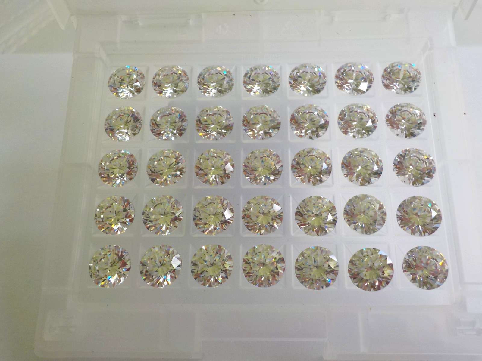 Swarovski Cubic Zirconia Pure Brilliance Round 7.50 mm Austria Clear Same 1 Box