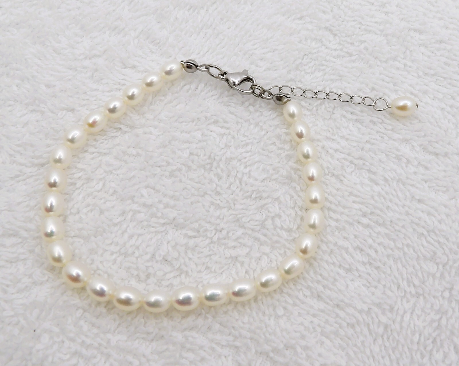 7 inches long Quality White Oval Rice Genuine Freshwater Pearl Bracelet BR10