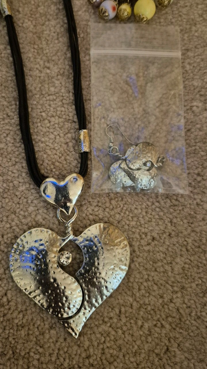 Mixed Jewelry Lot Mixed Variety Wearable Products Necklaces Bracelets Locket Etc