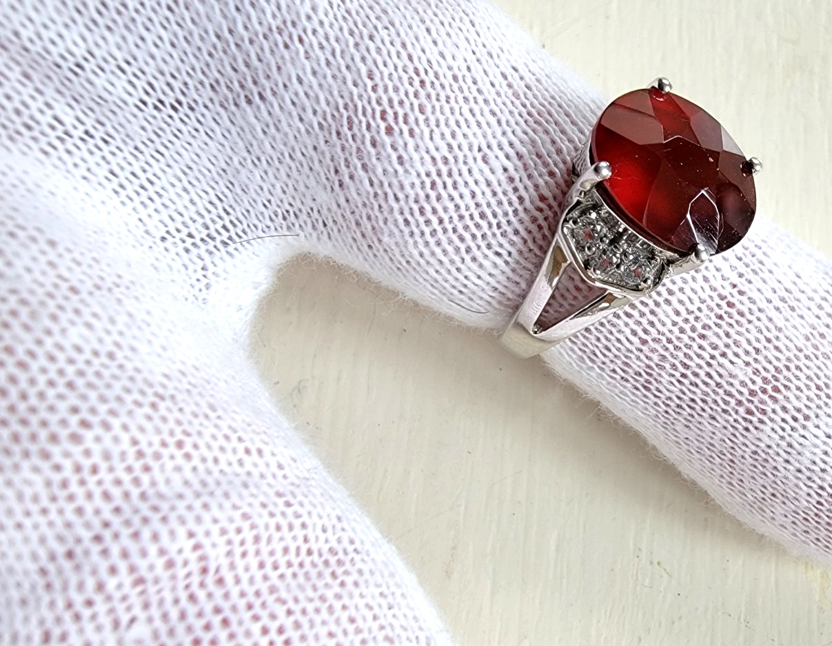 HESSONITE GARNET VINTAGE STYLE STERLING SILVER RING WHITE SAPPIRE ACCENTS SIZE 6