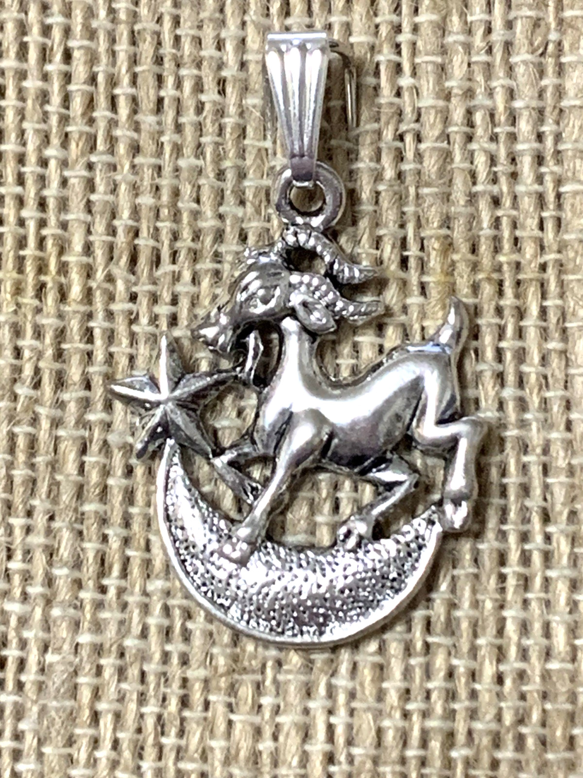 **NEW LISTING **VINTAGE CAPRICORN PEWTER ZODIAC PENDANT.-NEW-