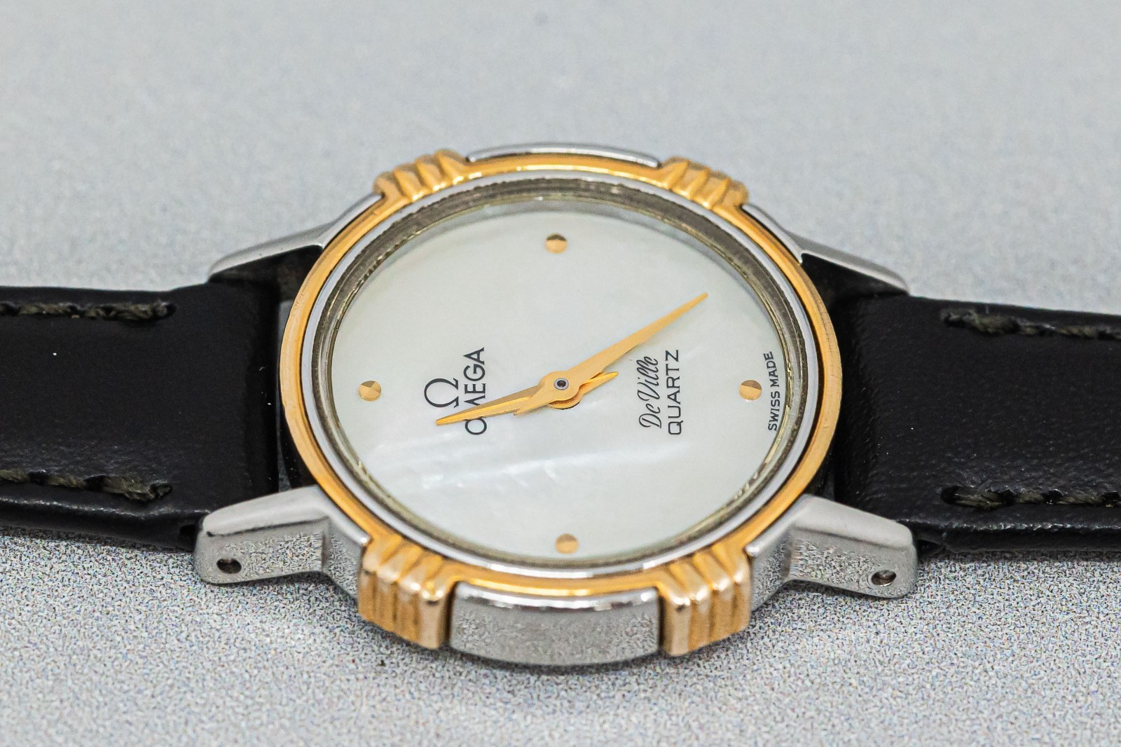 Vintage 1980 *NEAR MINT* OMEGA De Ville Cal.1387 Qz Push Shell Dial 22mm Women’s