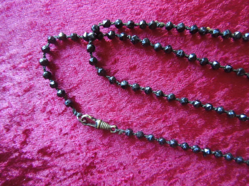 J5401 ART DEC DUTCH VERY LONG BLACK Whitby Jet FLAPPER LENGTH 180 CM SEE DESCR