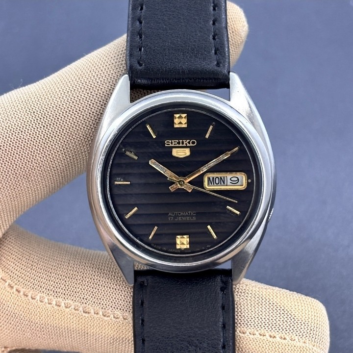 Vintage Seiko 5 Automatic Black Dial Original Japan Made Men’s Watch 7009-3041.