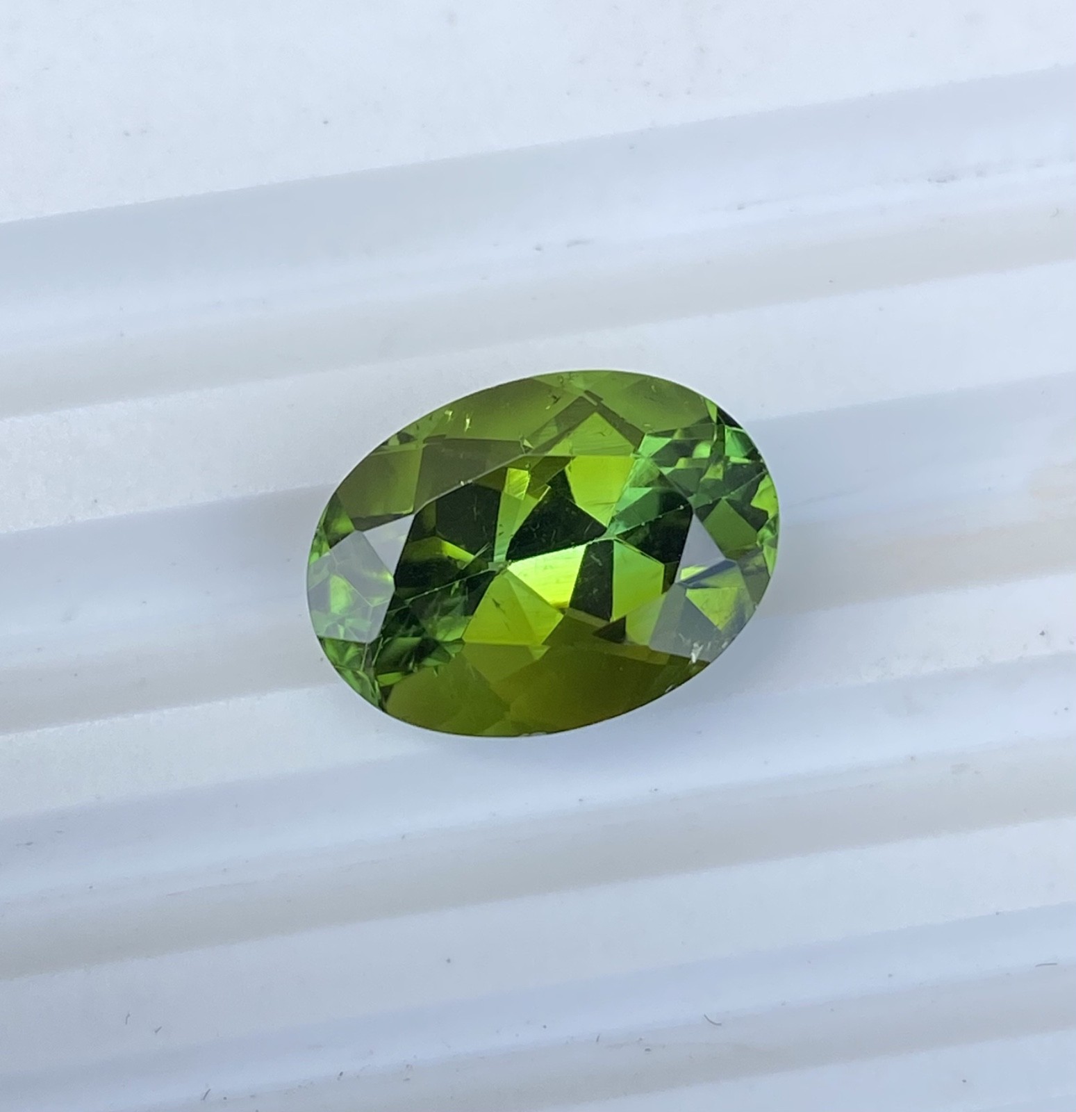 5.15CTS, Tourmaline, Fabulous vivid Minty green Color, Excellent oval Cut.