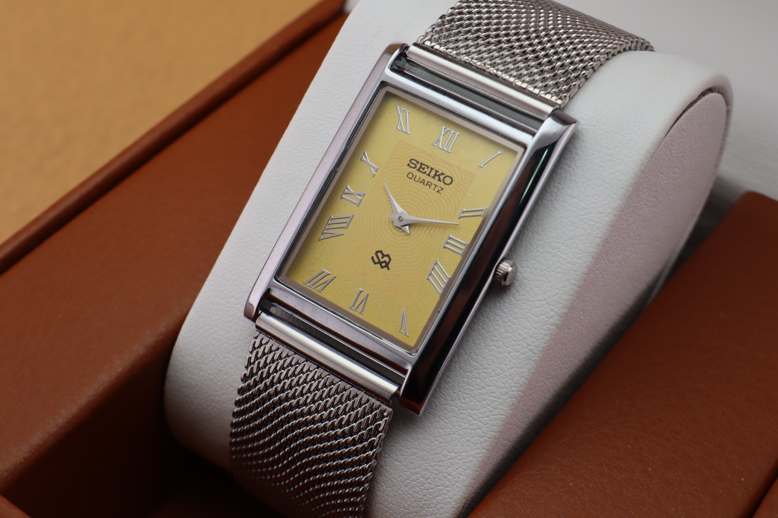 Vintage Seiko Slim Quartz Men’s Wrist Watch Yellow Dial with Silver Mesh Band