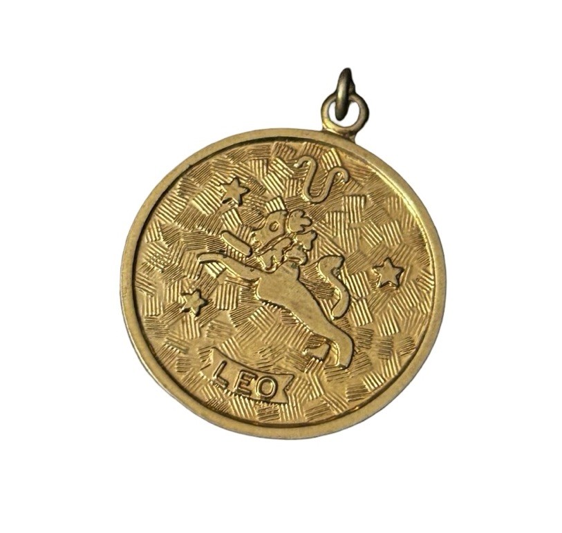 VTG Leo Zodiac Pendant Sarah Coventry 1″ Gold Tone Textures Lion Cosmos Talisman