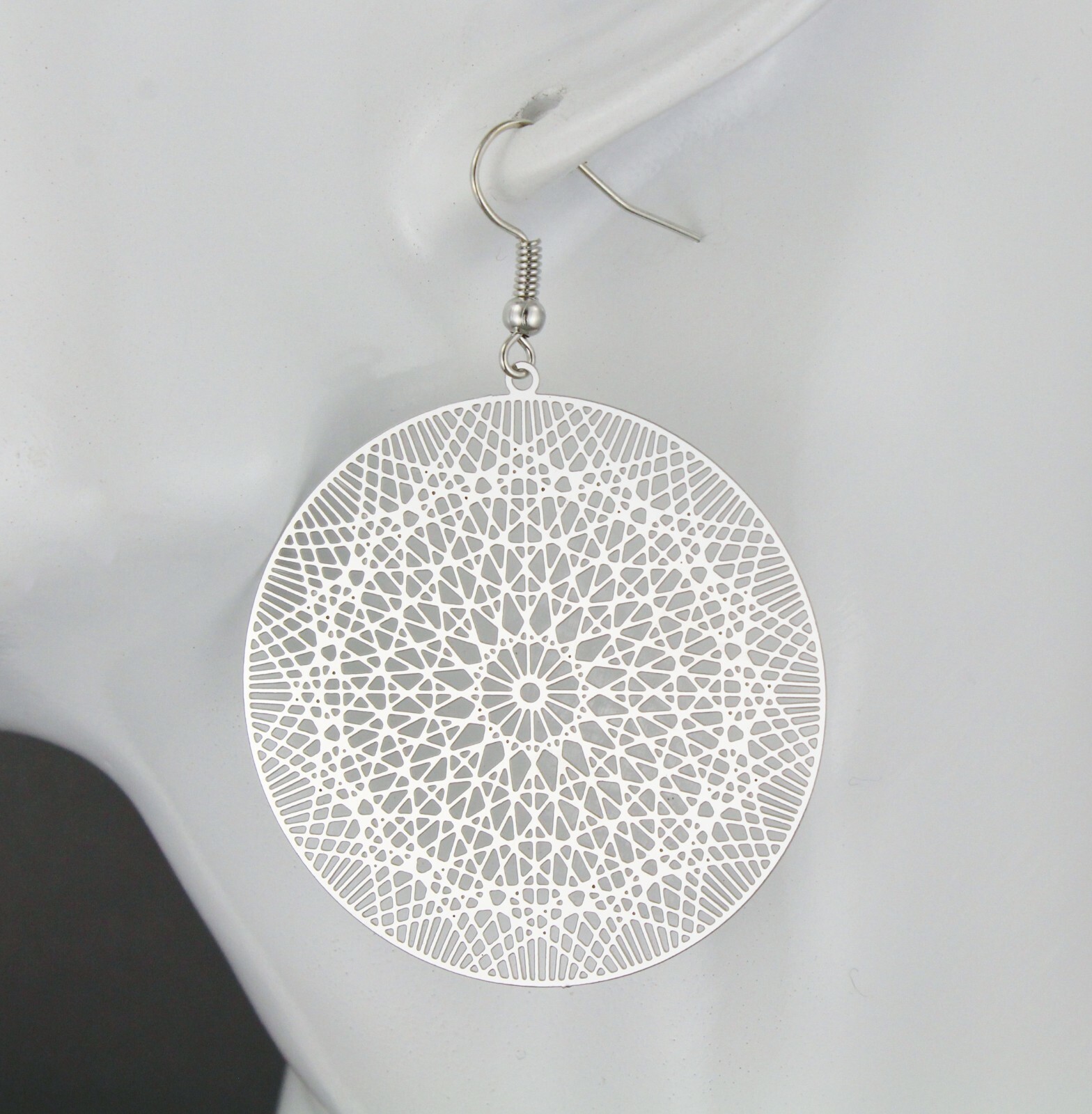 Silver filigree round disc earrings medallion 1 5/8″ wide very lightweight