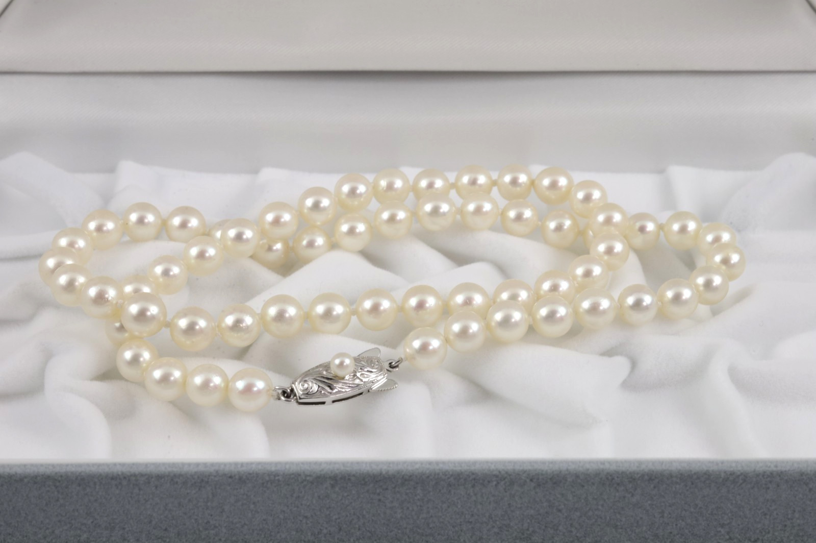 TASAKI Akoya Pearl Necklace 6.5-7.0mm 18″ 14K White Gold Clasp w/ Case