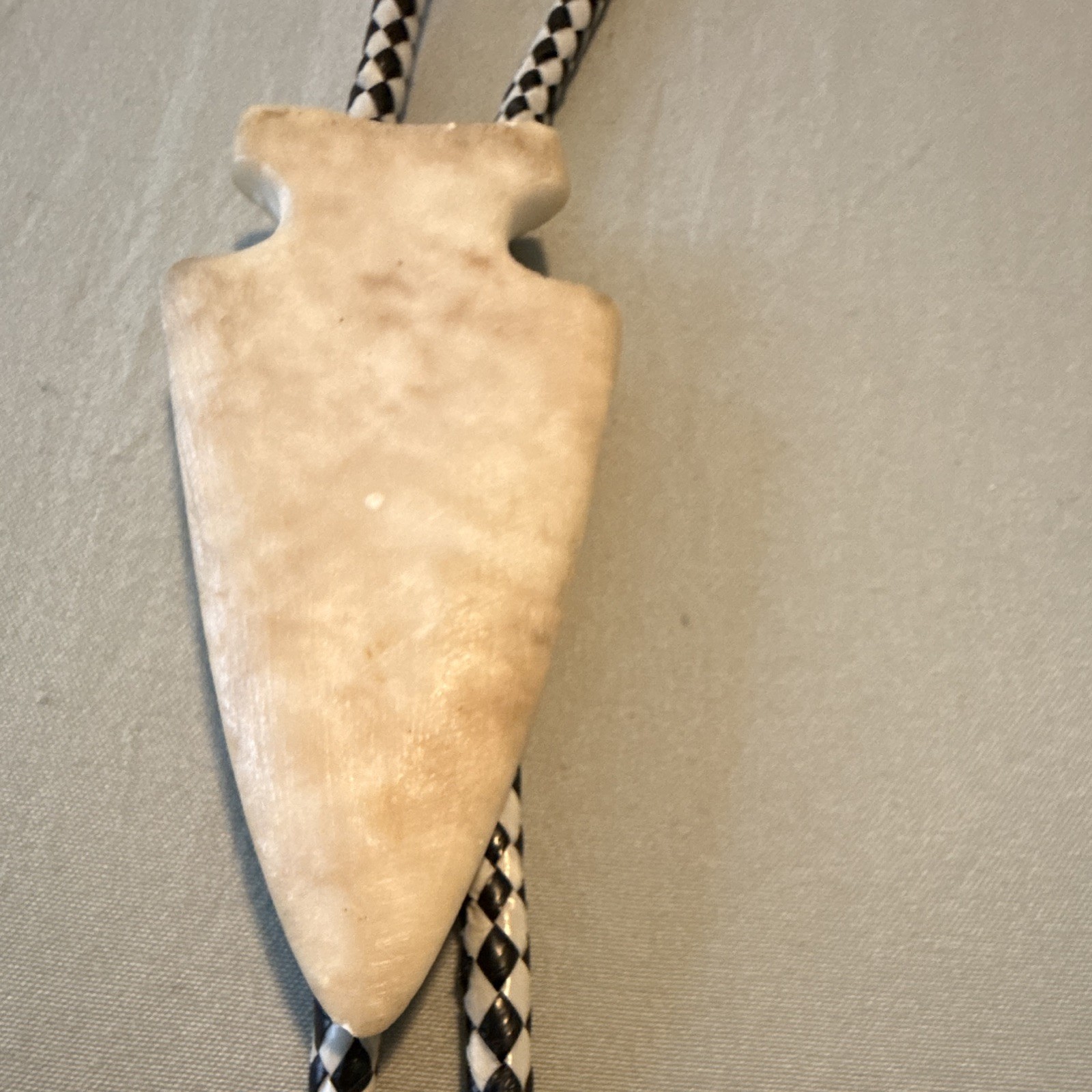 Men’s Western Arrowhead Bolo Tie Adjustable Black/White Braided Cord Metal Tips