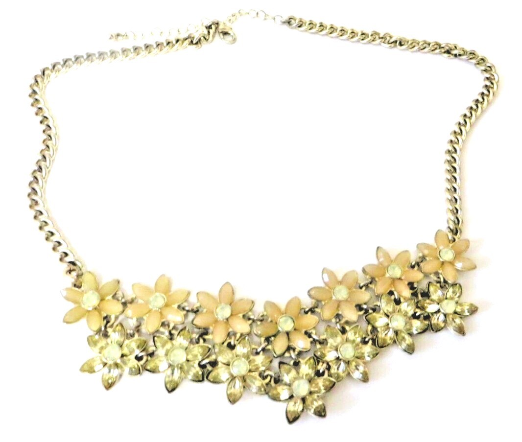 VINTAGE NECKLACE SHELL PINK JONQUIL YELLOW FACETED CRYSTALS FLOWERS SUMMER CHIC