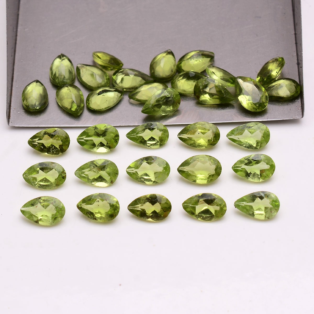 32 Pcs VVS Natural Peridot 7.74mm-8.20mm Pear Cut Stunning Untreated Gemstones