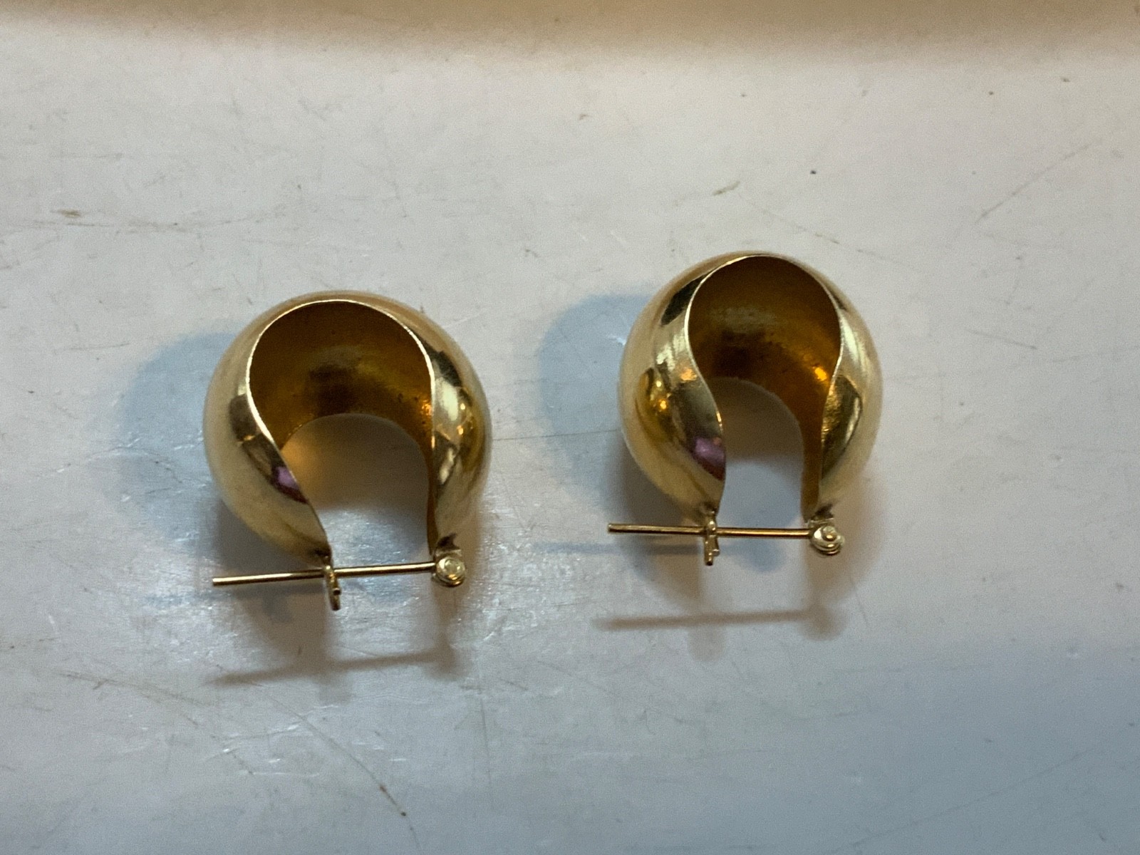 Vintage 14KT Yellow Gold 15.4MM Wide Round Huggie Hoop Earrings 4.96 grams