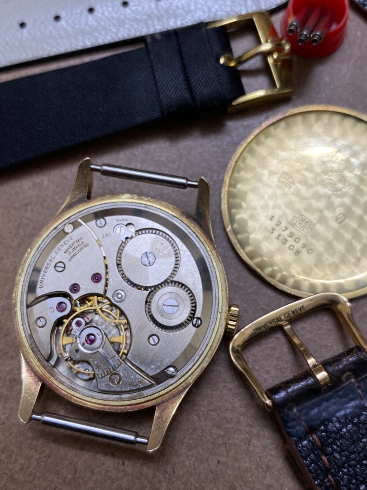vintage Univeral Geneve Triple date Moonphase Soild gold 14k 51308 291 buckle