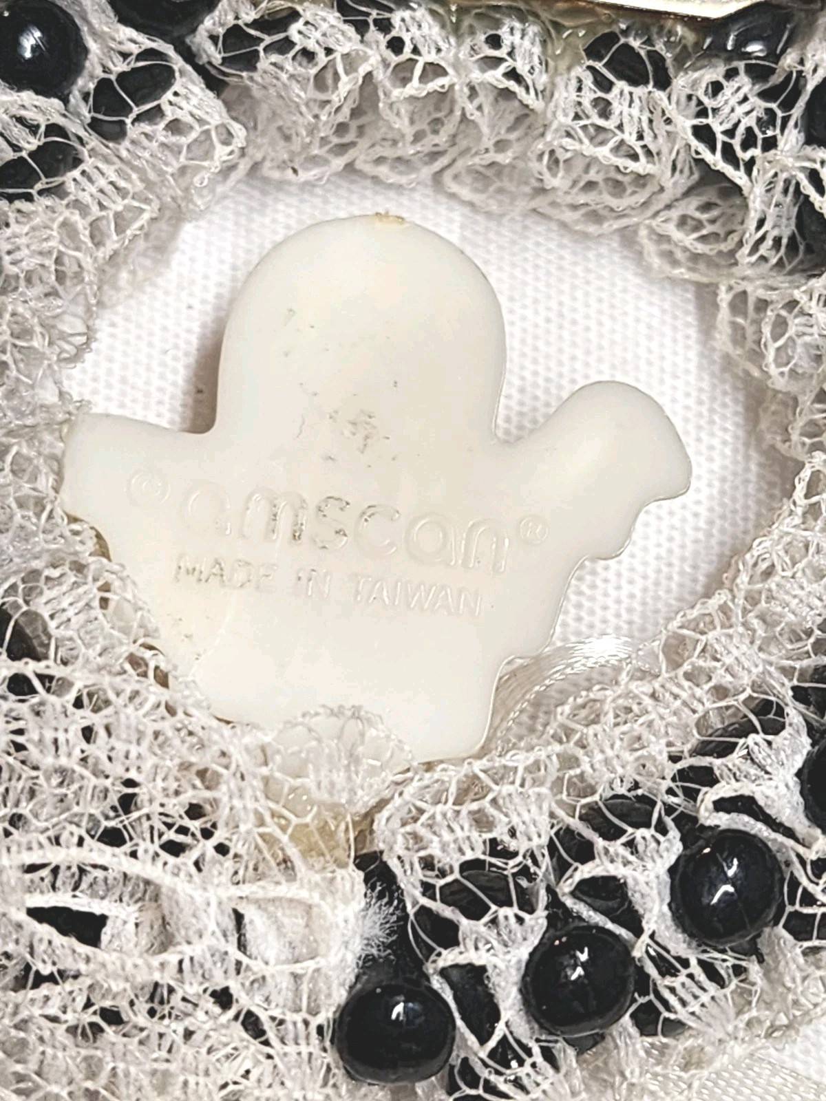 Vintage Handmade Amscan Ghost Round Wreath Pin Brooch Black & White Halloween