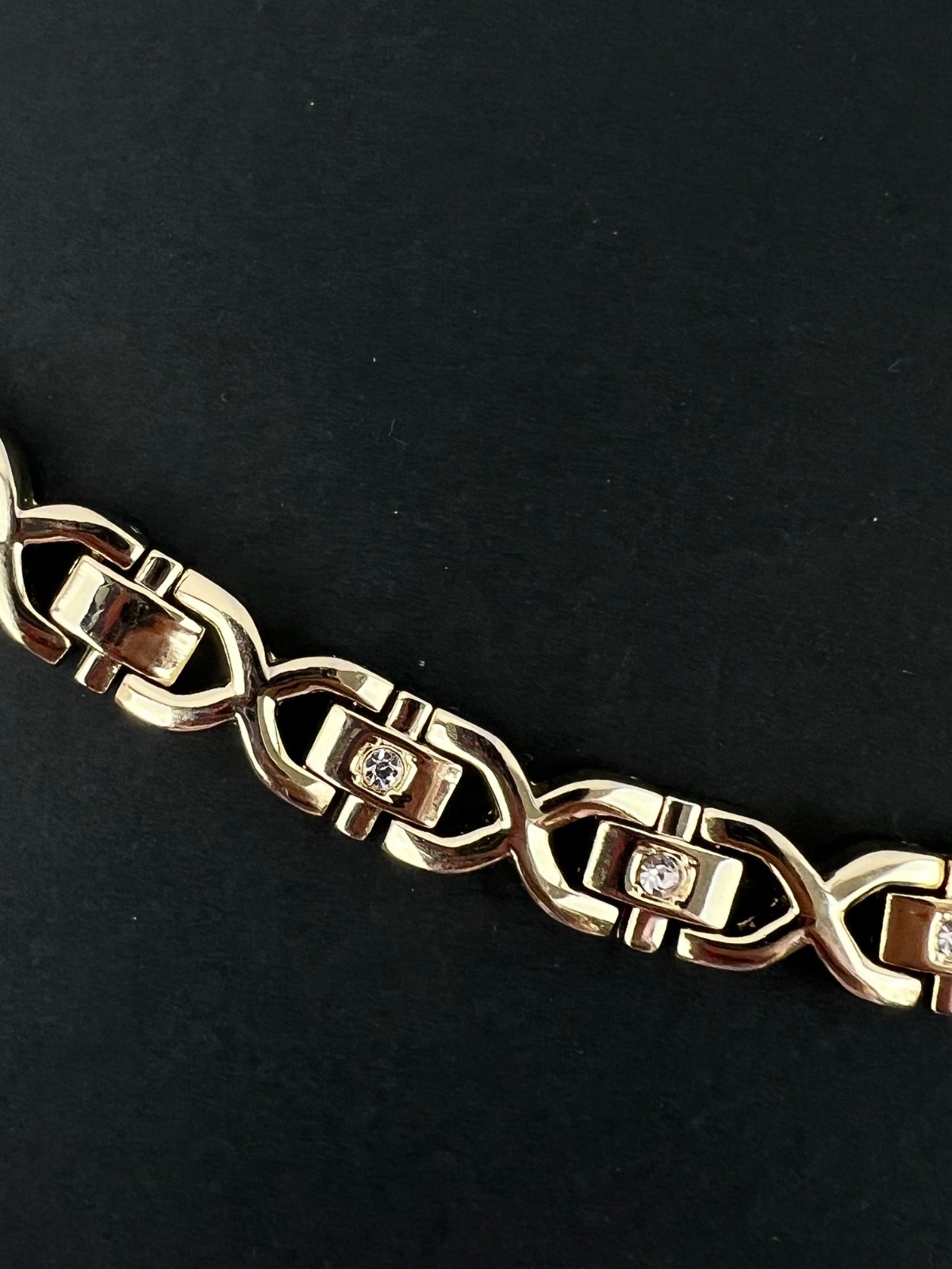 Fashion Gold Tone Rhinestone Link Bracelet 7.5″ Length Fold Over Clasp