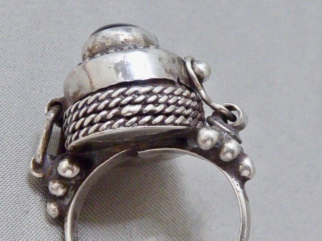 Vintage Taxco Mexico Sterling Silver Amethyst Poison Ring PILL BOX HINGED RING