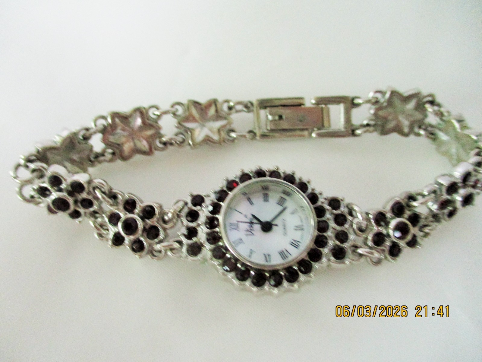 100+ GENUINE GARNETS!!! VINTAGE FLORAL PATTERN BRACELET WATCH; VIVANI, LOVELY !