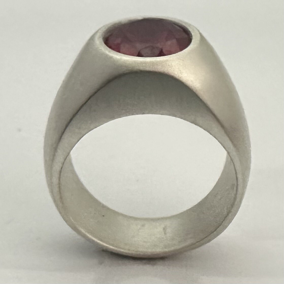 MJG STERLING SILVER RING. HEAVY. 12 x 10mm OVAL LAB CREATED GARNET. SZ 9.5