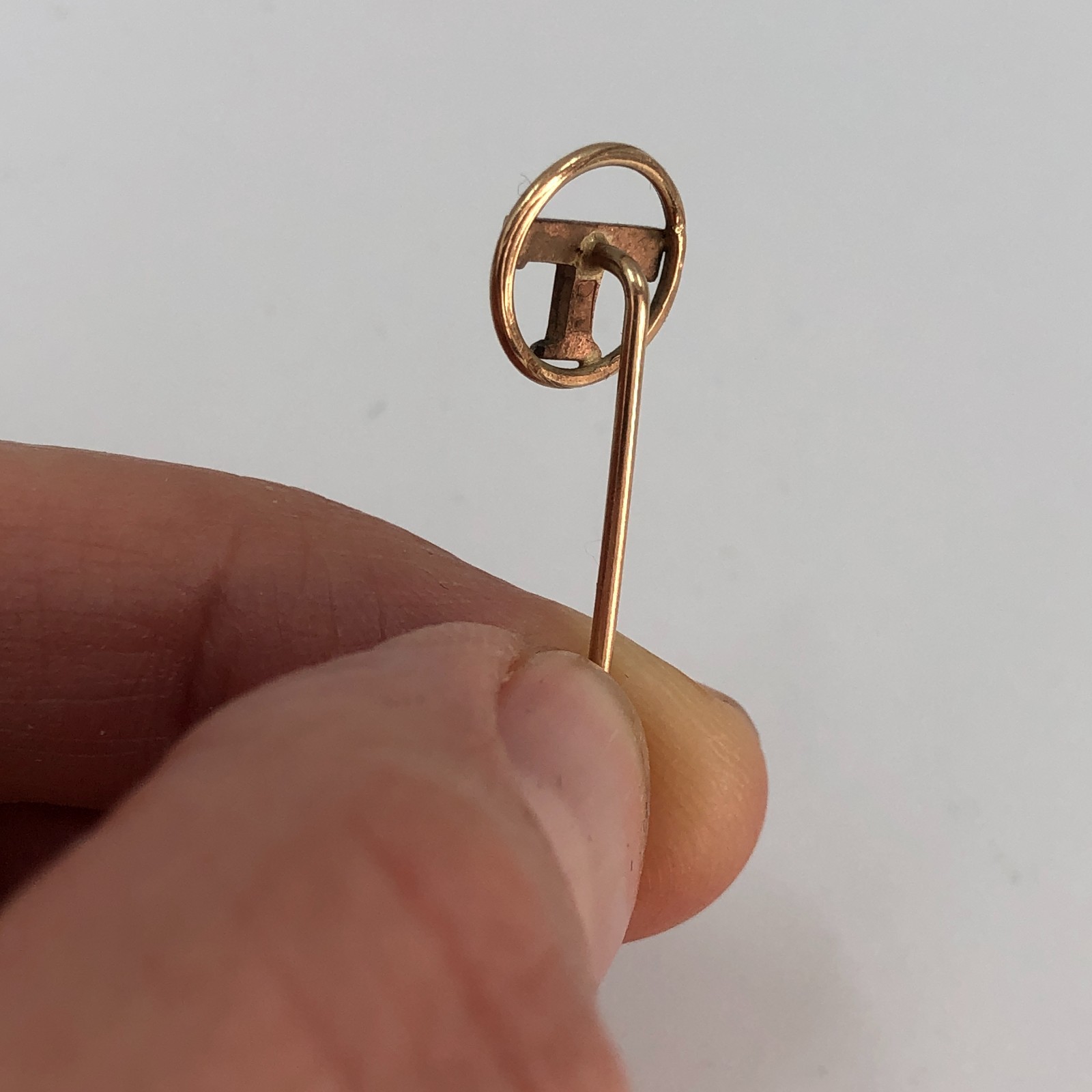 Vintage 9ct Gold ‘ T ‘ Initial Stick Pin – L 2.7cm x W 1cm – 0.73g