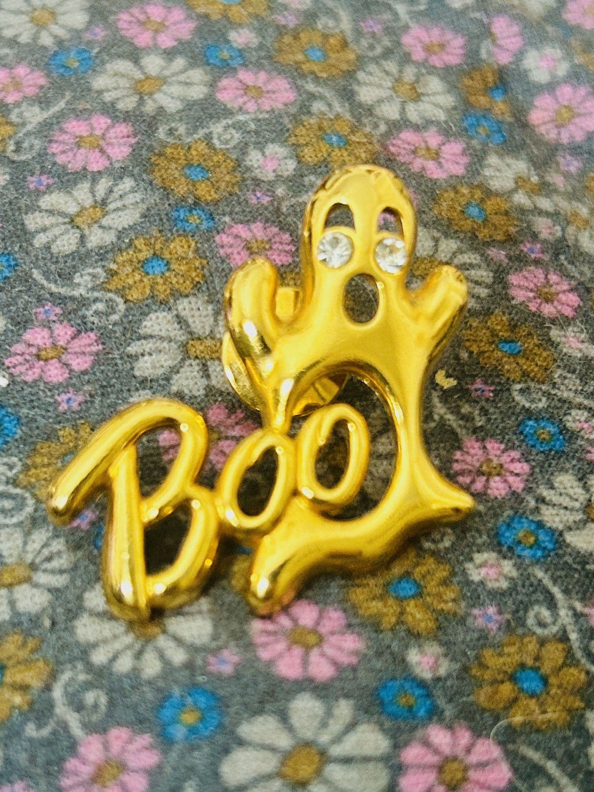 Halloween BOO Ghost Pin, Gold tone Push Back Rhinestone Eyes 1.25 x 1.25″