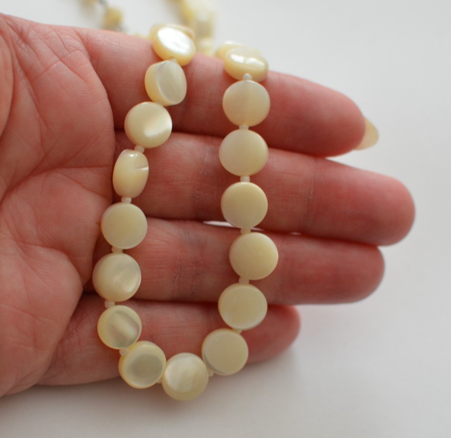 Vintage mother of pearl MOP round disk necklace with hook clasp 16 inches