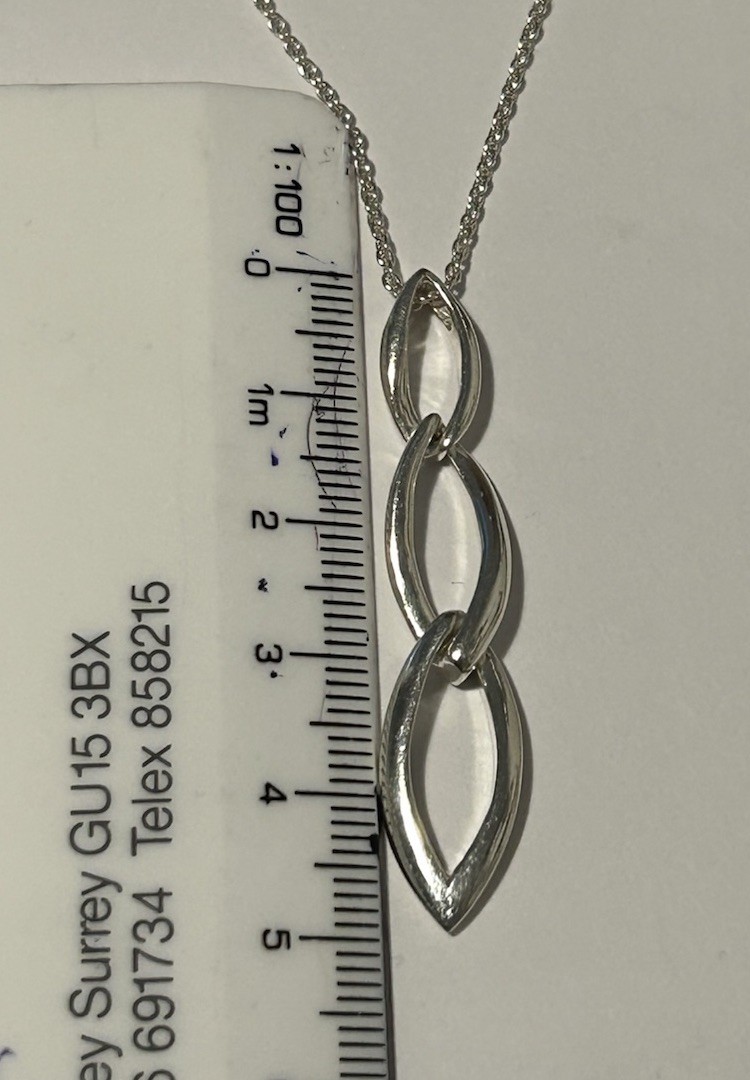Lovely Sterling Silver 5cm Interlinked Pendant 45cm (17.7”) Necklace (6.41g)