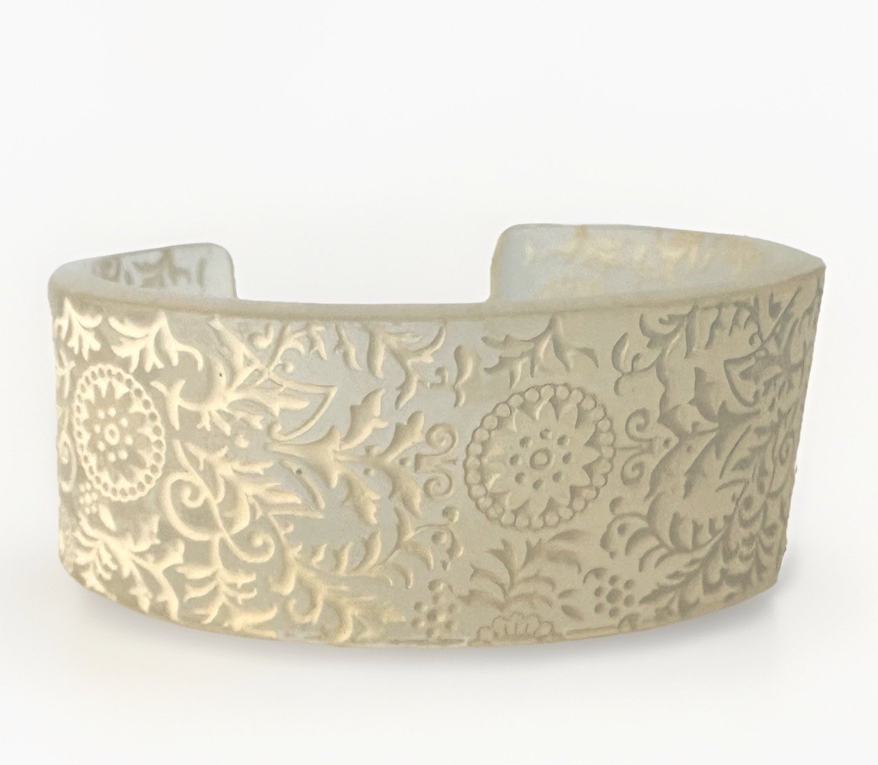 Vintage 1950s Carved Lucite Cuff Bracelet – Raised Floral Ethnic Pattern,Painted