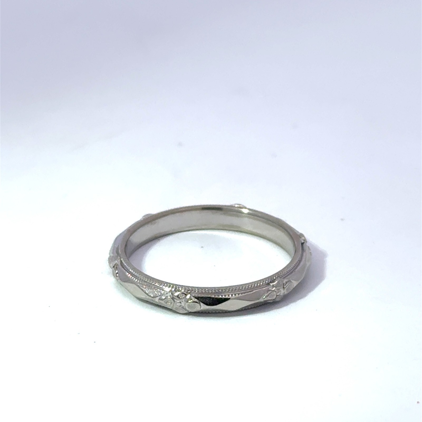 Artcarved 14k White Gold Vintage Wedding Band Size 6.5