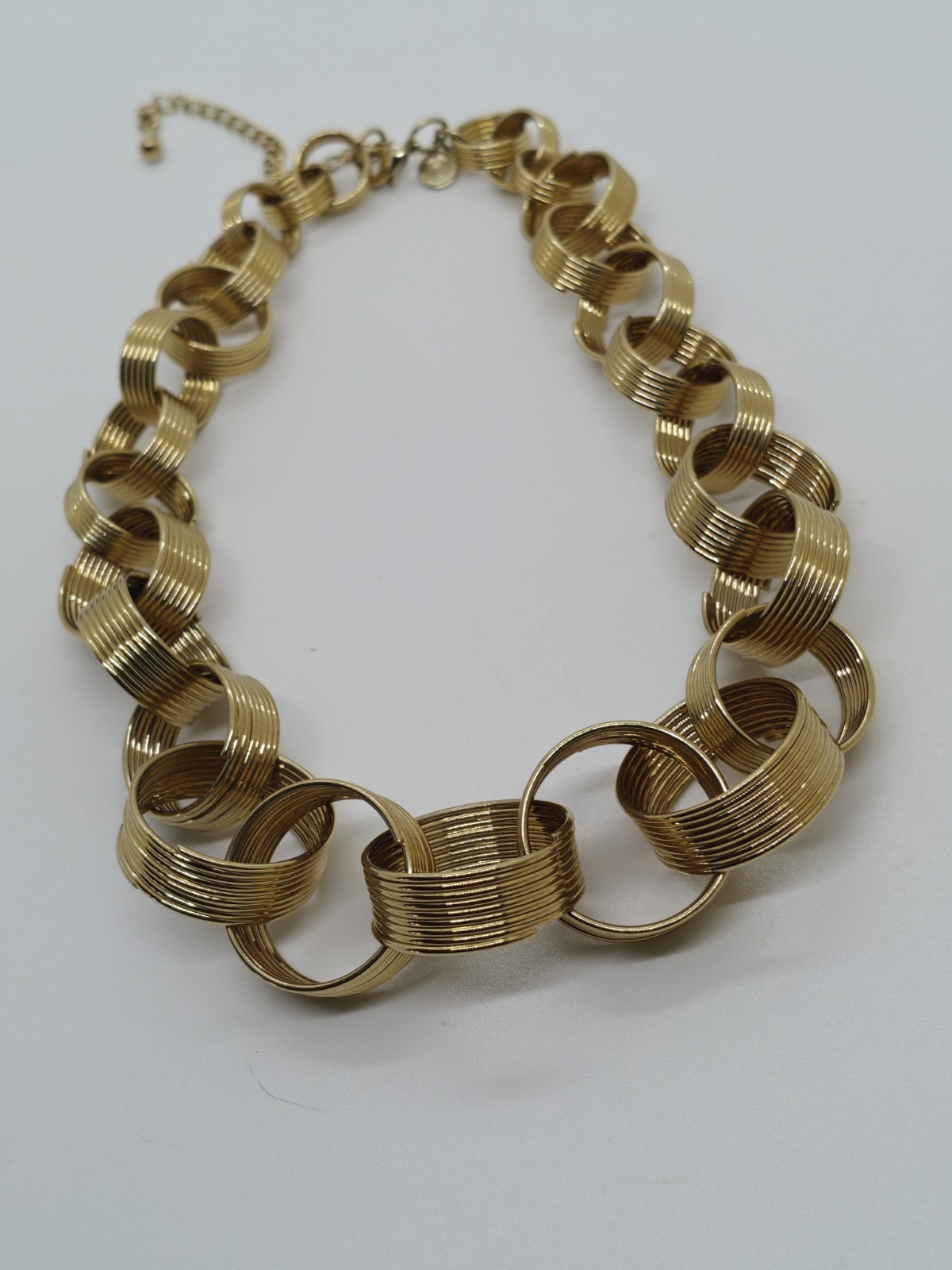 Gold Tone Spring Hoop Necklace 20 Cm Adjustable To Longer 24 Cm
