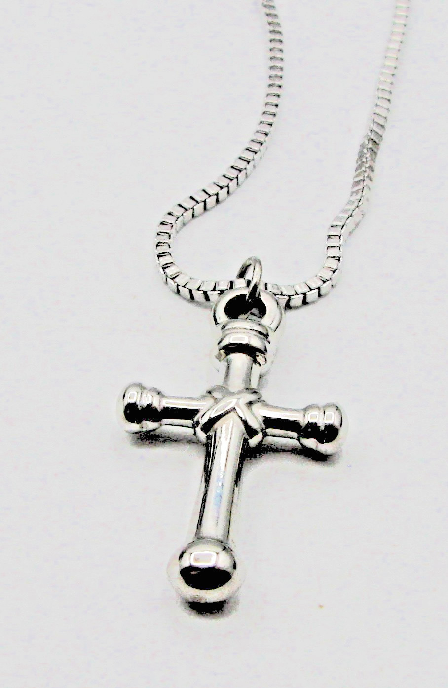 304 Stainless Steel Cross Pendant Necklace Waterproof Non Tarnish Minimalist 18″