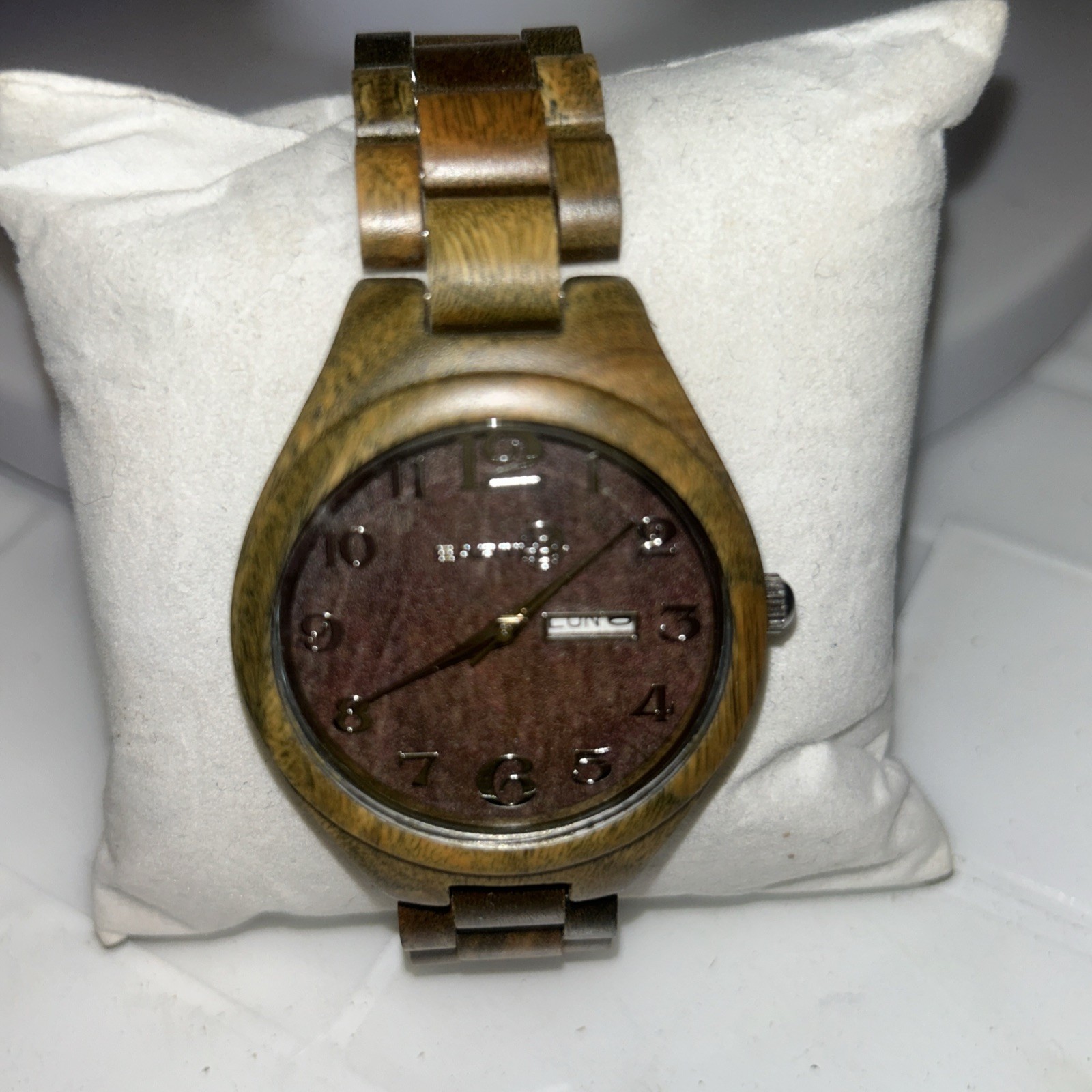 Earth Wood Sapwood Bracelet Watch With Date- Olive Brand New Needs Battery