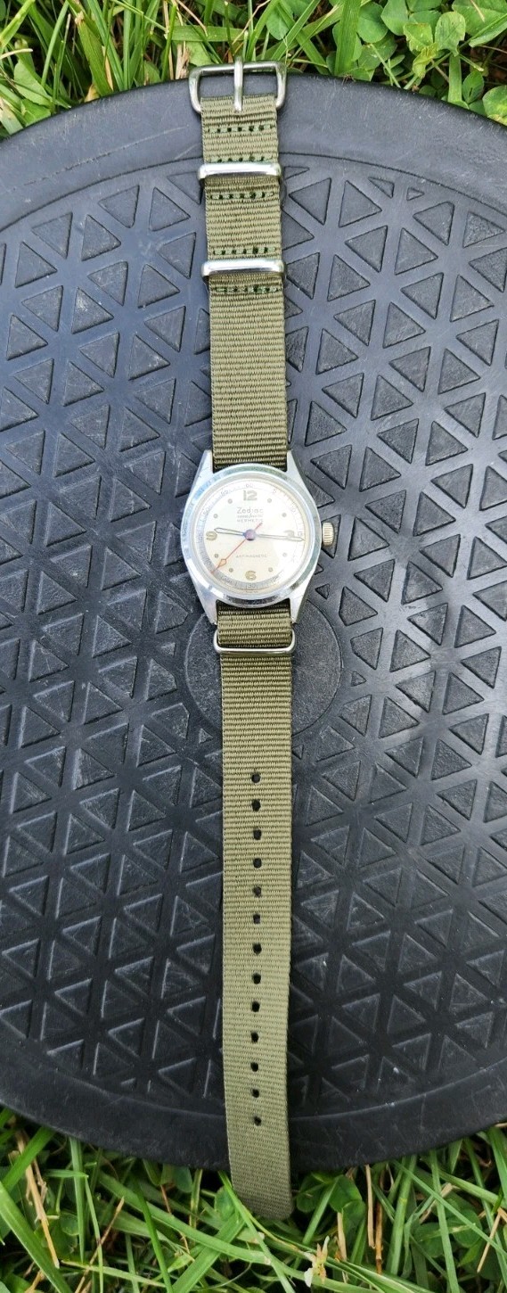 Vtg 1970’s Zodiac Incasecurit Hermetic 15J Men’s 30mm Watch Mechanical Bullseye!