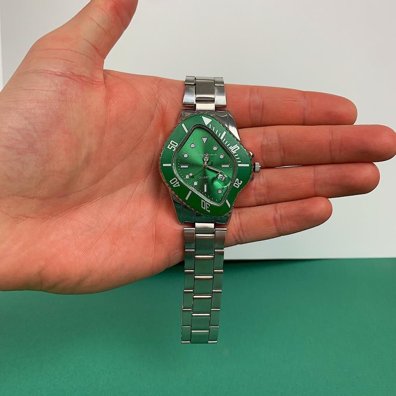 Classy Y2k 2000s vintage style essential minimalist retro stainless steel watch