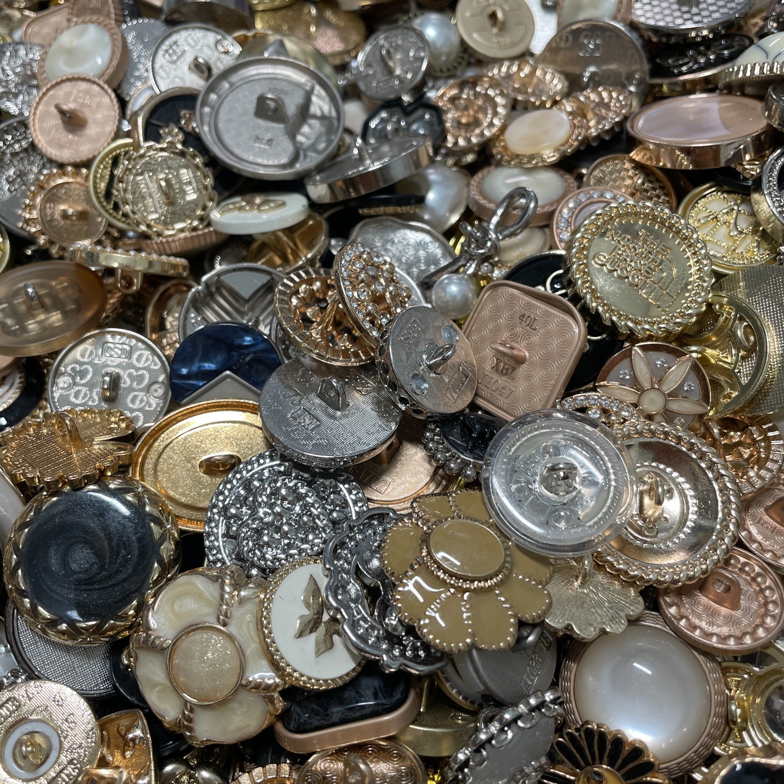 50pcs Estate Style Vintage Buttons Mixed Sizes Colors Scrapbooking Craft Use