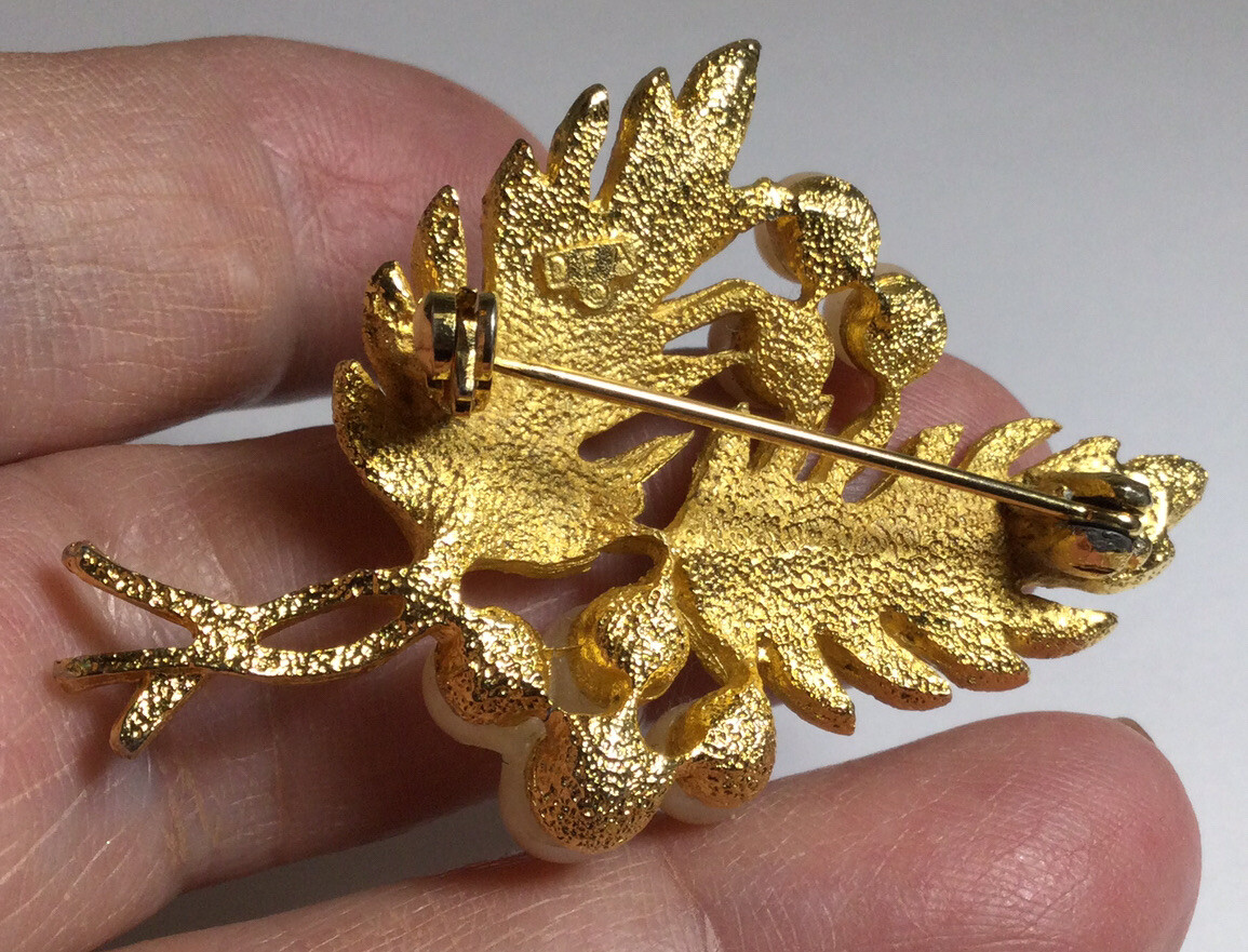 PRETTY SIGNED D.F.A. LEAFY FAUX PEARL CLUSTER BROOCH GOLDTONE