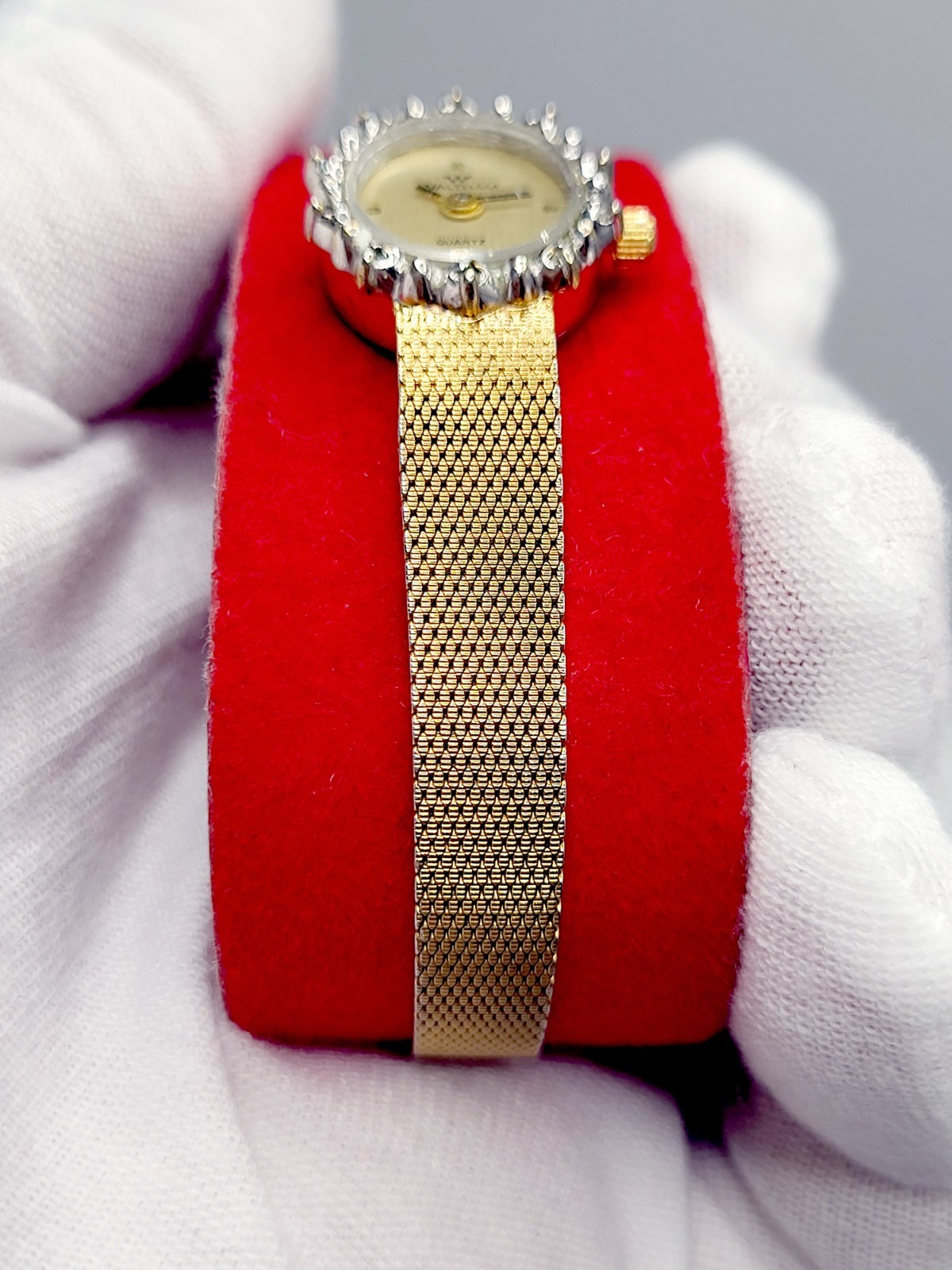 Waltham Ladies Watch Quartz 1990 Vintage Gold Tone Diamond Bezel Mesh Band RUNS