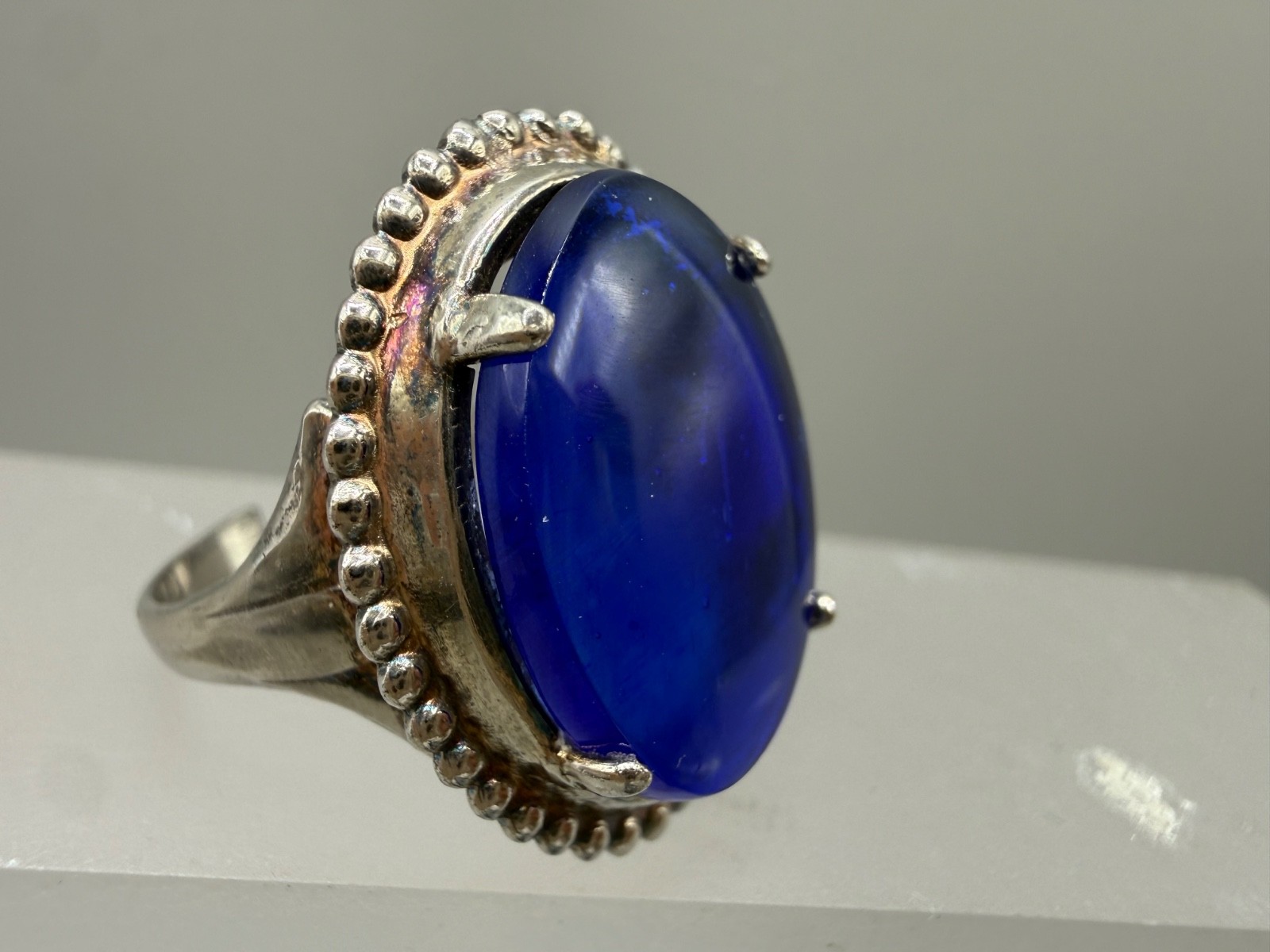 ESTATE VINTAGE STERLING SILVER COBALT BLUE ART GLASS SIGNED CABOCHON RING