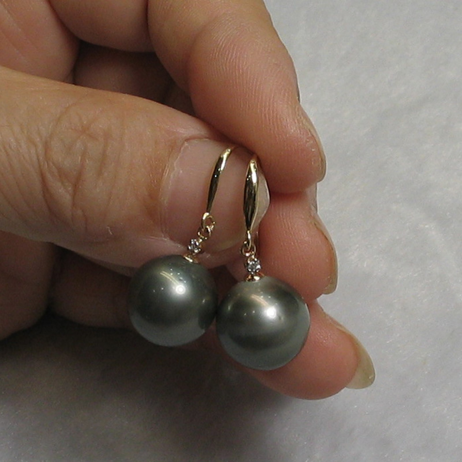 14kt Yellow Solid Gold Diamonds Tahitian Pearl Dangle Hook Earrings TPJ