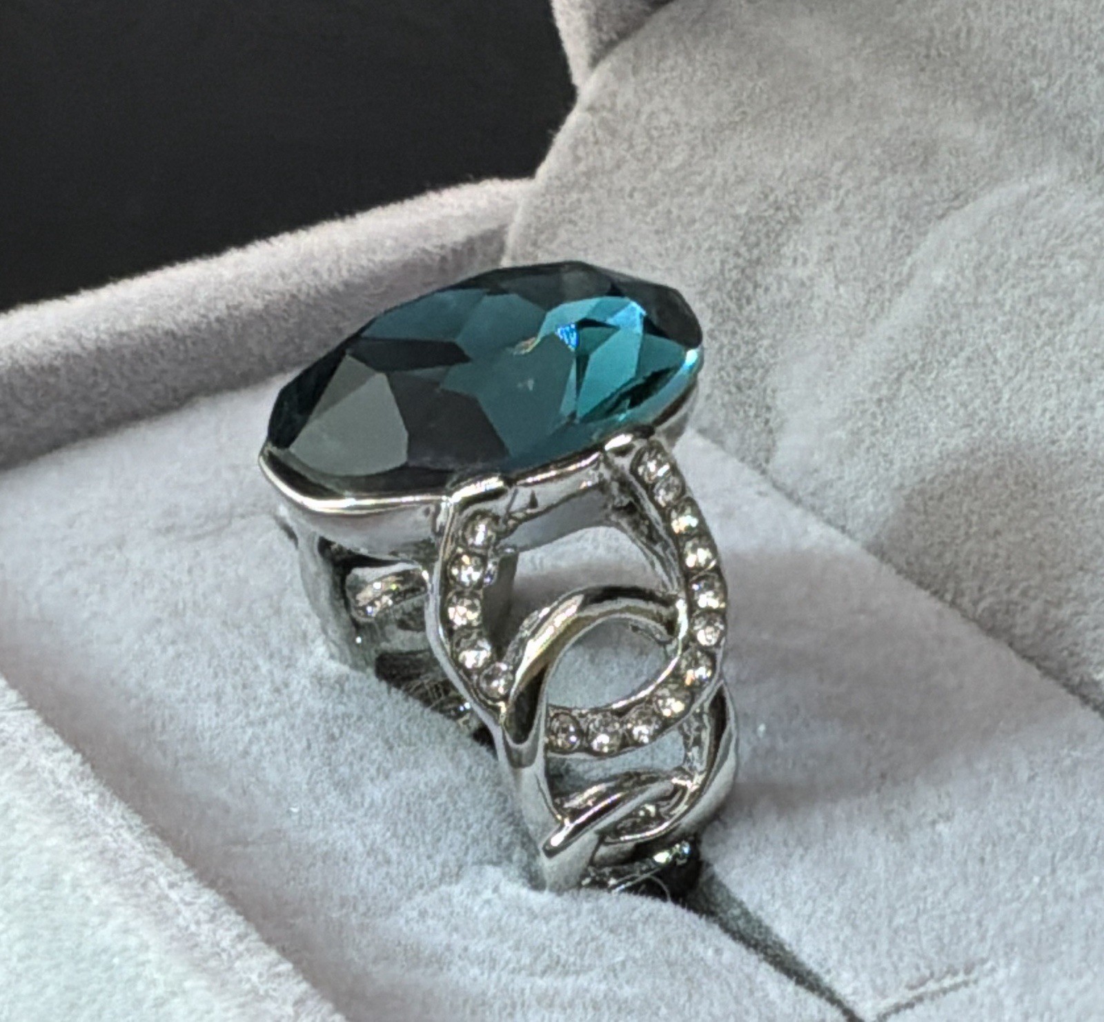 LONDON BLUE TOPAZ RING – 20X14mm Or 18.0ctw – White Accents – .925 SS !!!