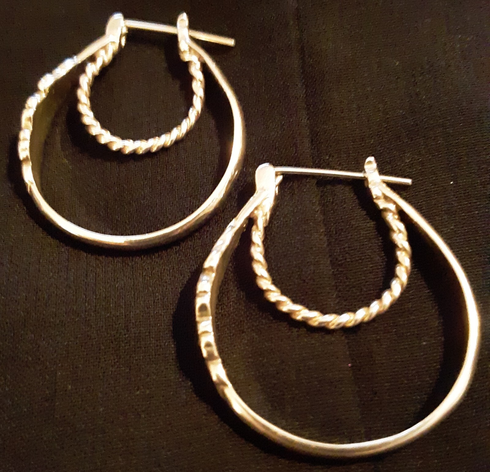 925 NAVADA SILVER DOUBLE HOOP ENAMELED FLORAL DESIGN PIERCED EARRINGS