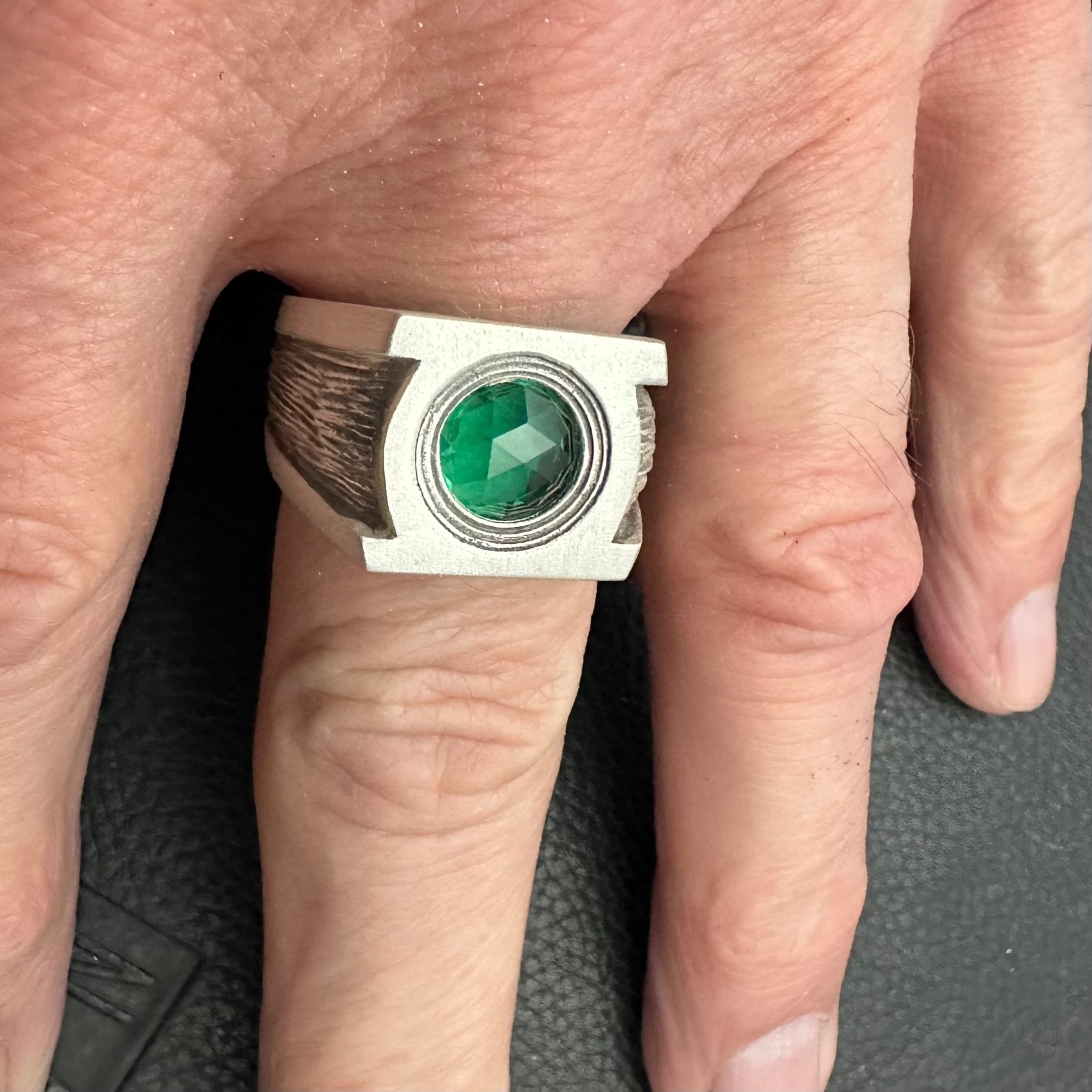 MJG STERLING SILVER GREEN LANTERN RING. 10mm ROSE CUT LAB GR.EMERALD. 26GR. 11.5