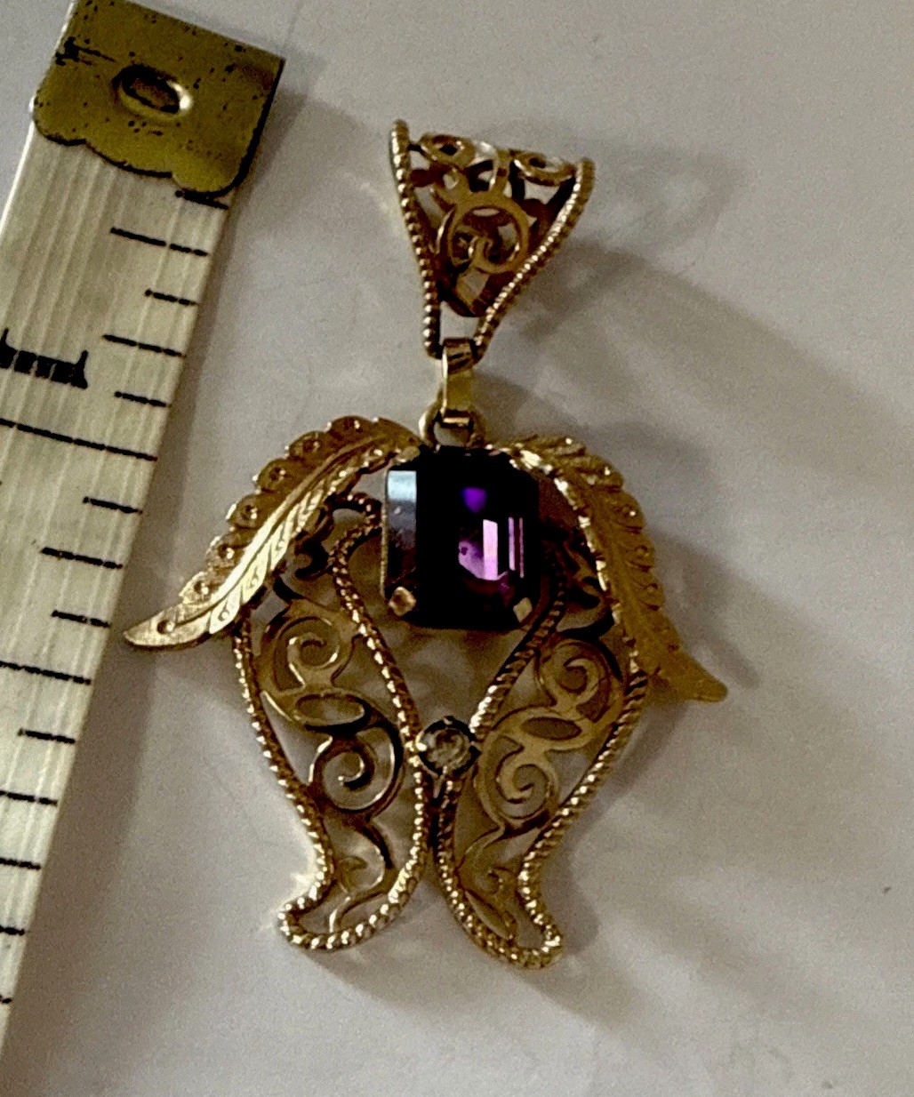 VAN DELL 12 K GOLD FILLED PENDANT PURPLE STONE SIGNED 4.1 GRAMS