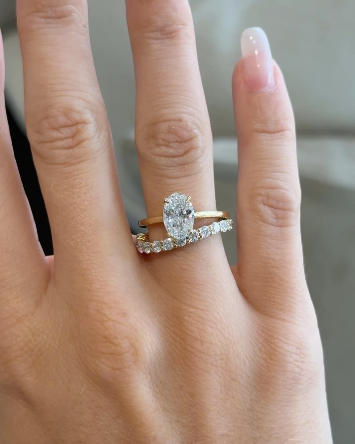 3.33 Ct Oval Cut Lab Grown Diamond Ring & Round Cut Diamomd Band 14K Yellow Gold