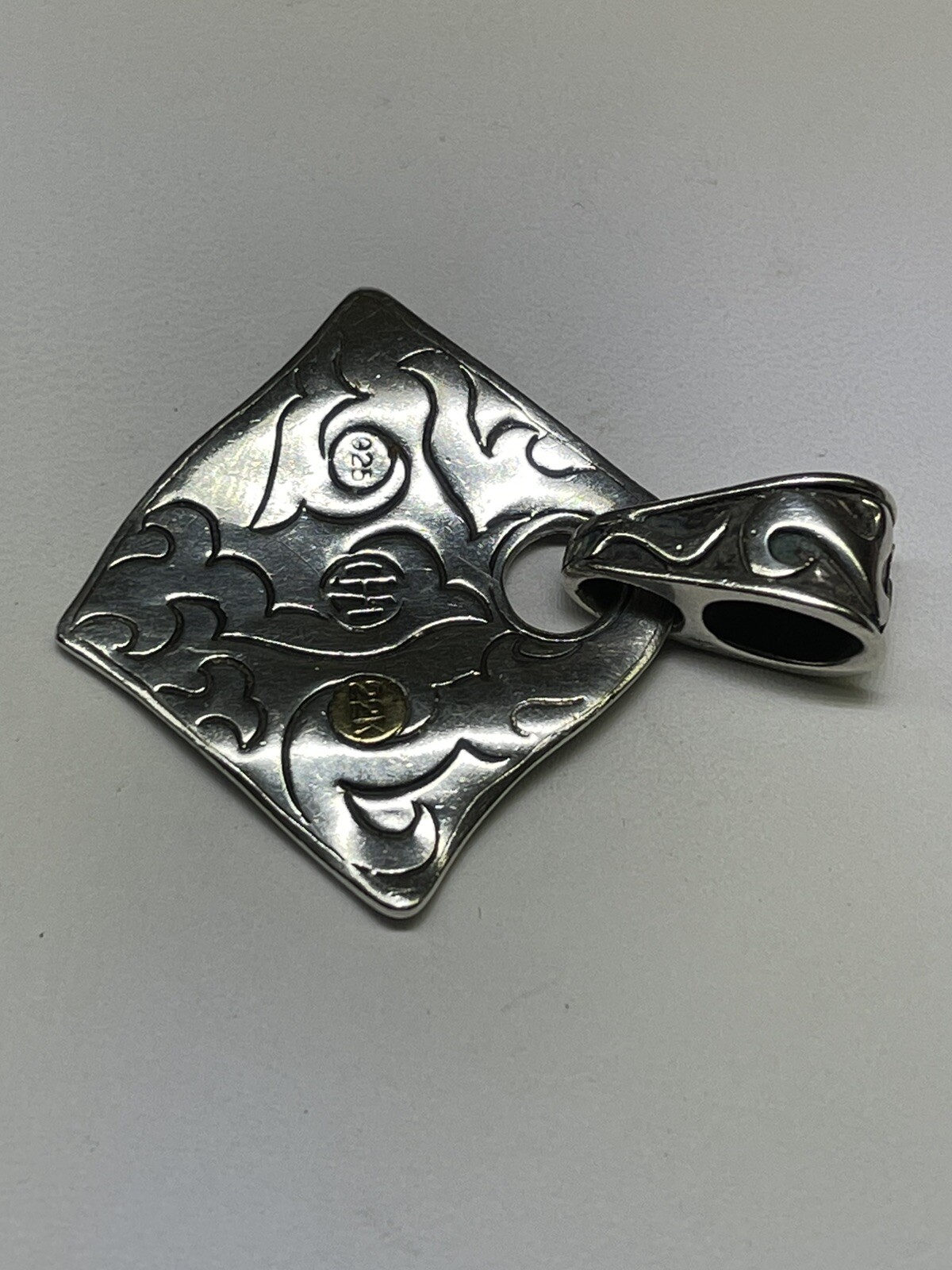 JOHN HARDY (c) Sterling Silver 22K Yellow Gold Dayak Pendant (1 7/8″)
