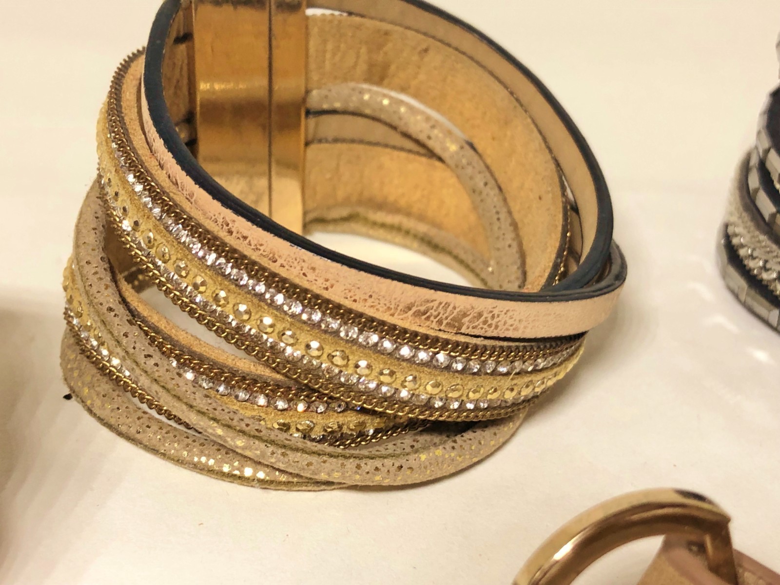 Women’s Mixed Lot of 7 Leather/Faux Fabric Bracelets Mixed Colors and Age