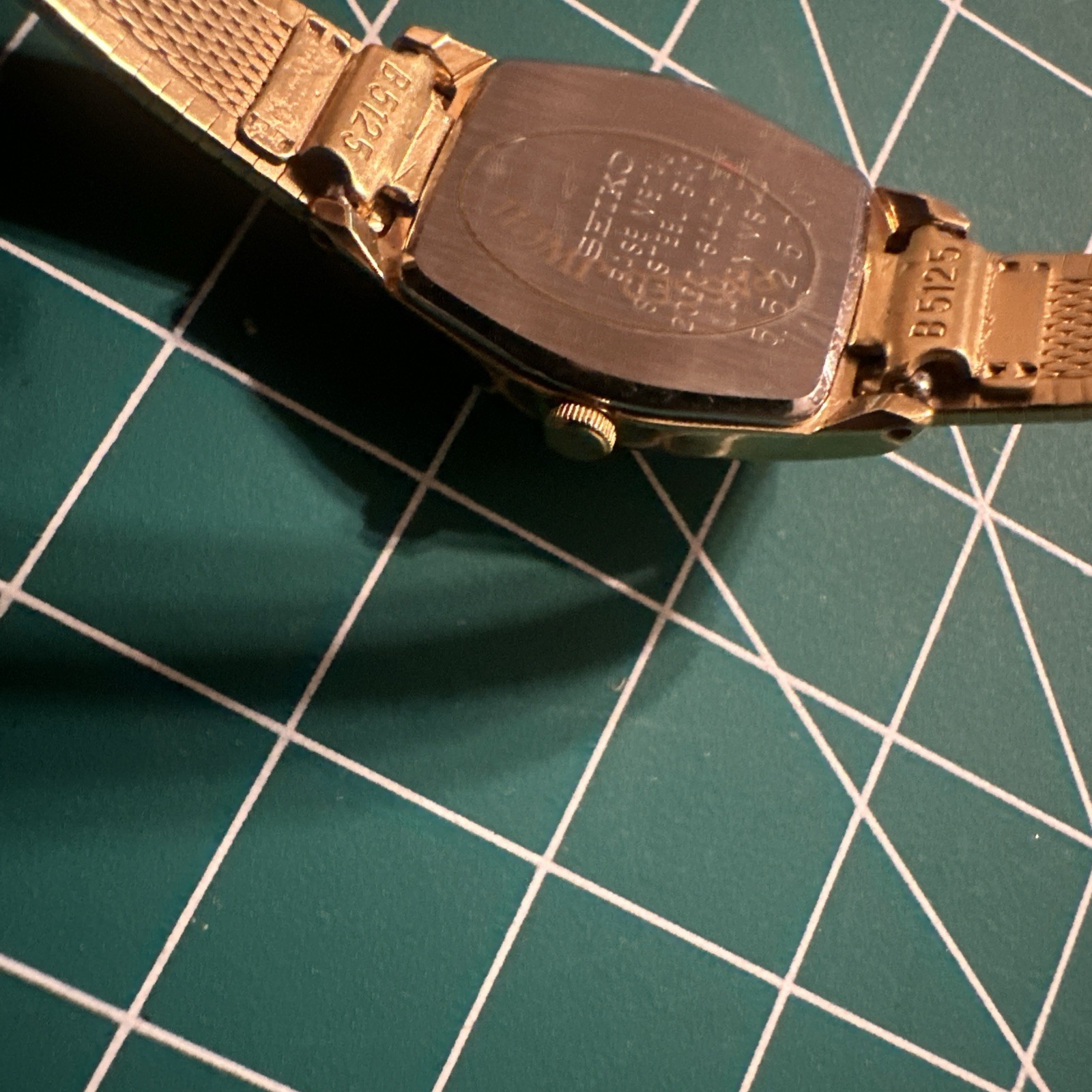 Vintage Seiko Watch Women’s Classic Luxury Gold Tone 2C20-6440 Gold Dial