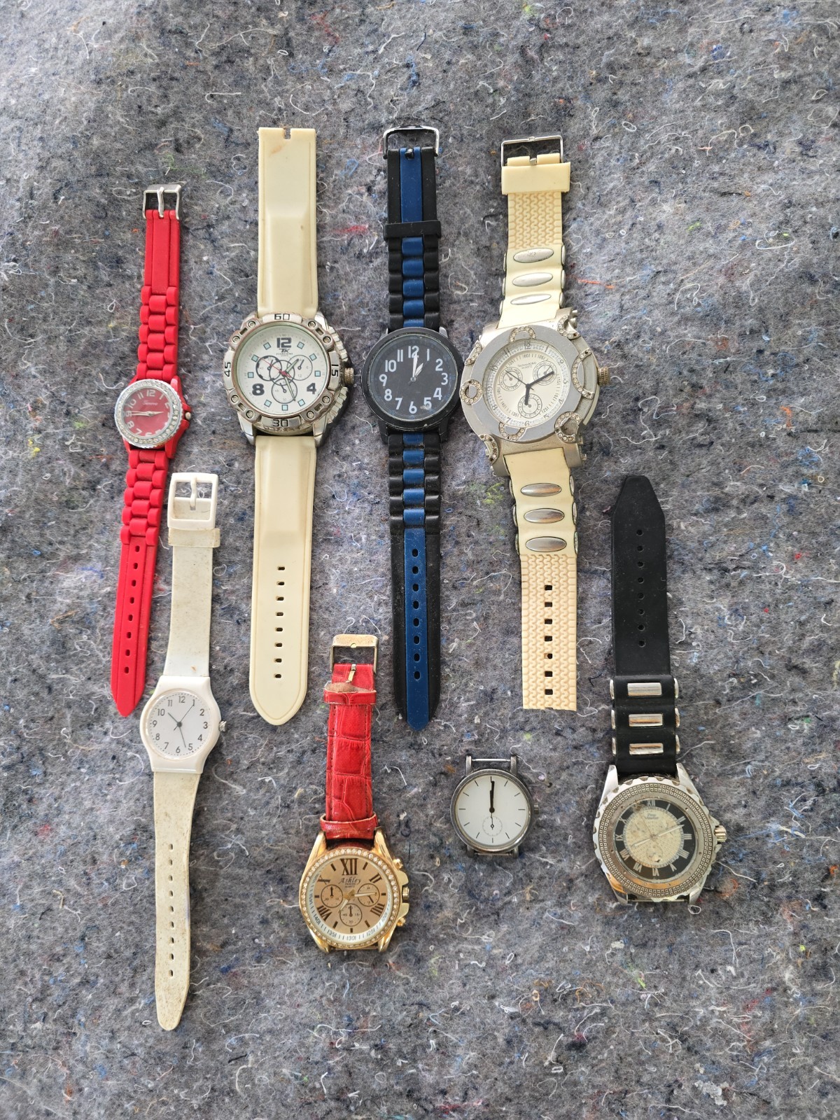 Lot of 9 Fashion Quartz Wrist Watches Geneva Techno King Pave Master Untested