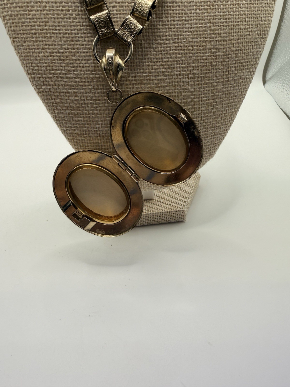 Bookchain Necklace With Beautiful Locket
