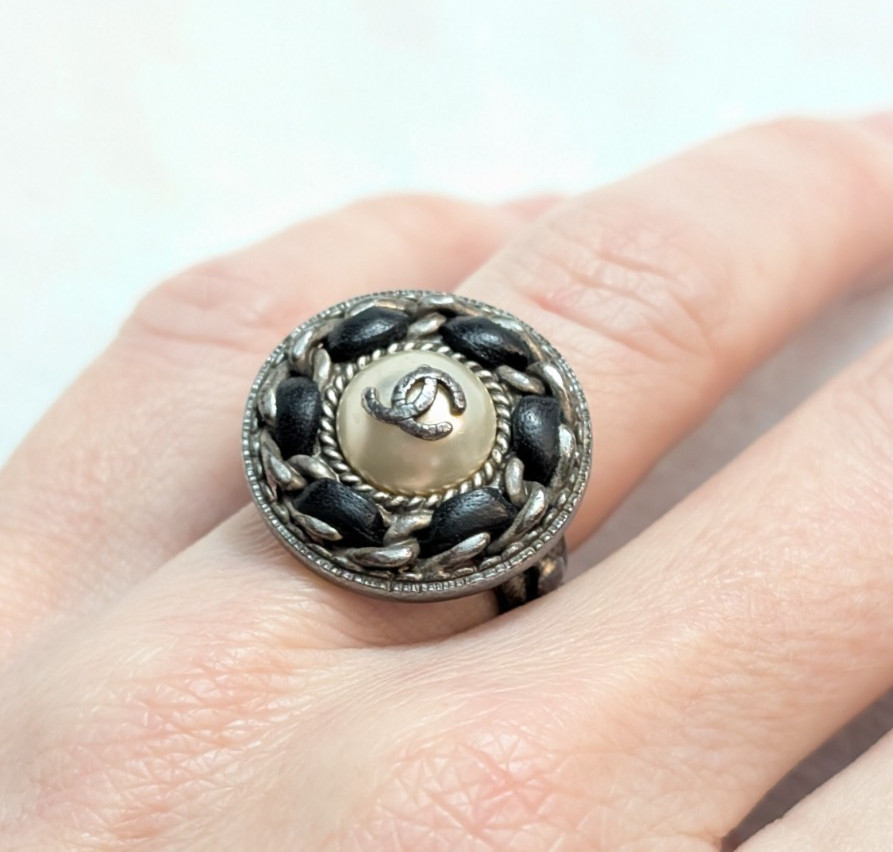 Authentic vintage CHANEL cc stamped ruthenium Ring Black US 6.5 with coa